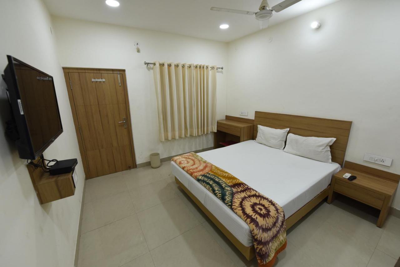 Hotel Mayur Gorakhpur Ngoại thất bức ảnh