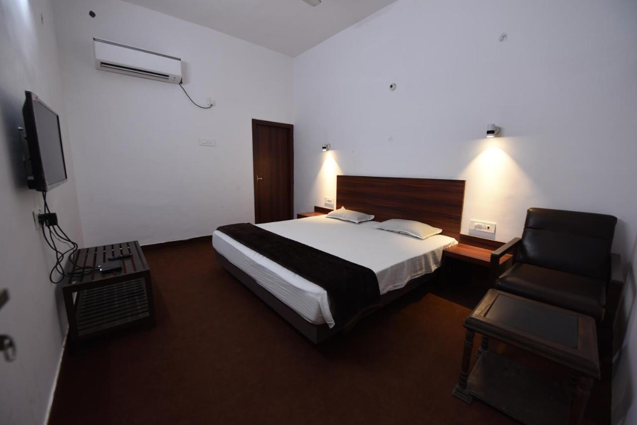 Hotel Mayur Gorakhpur Ngoại thất bức ảnh