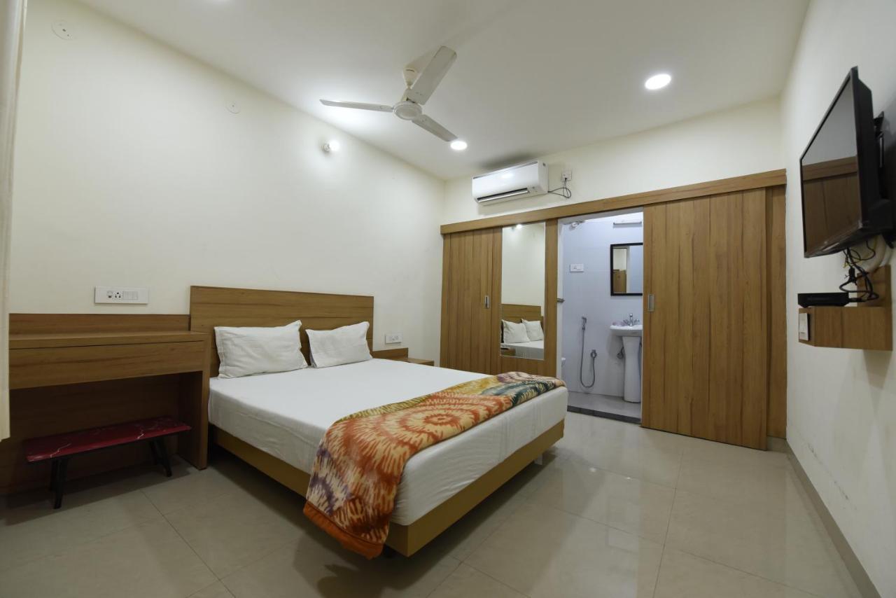 Hotel Mayur Gorakhpur Ngoại thất bức ảnh